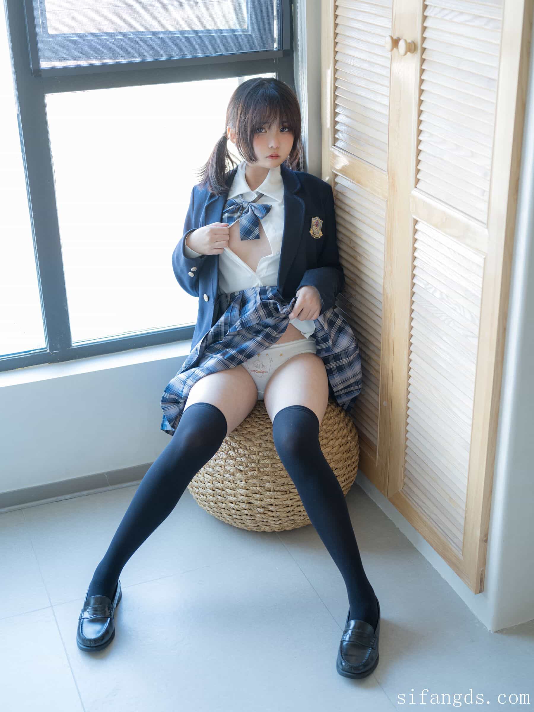 美女鉴定所 No.113 - 小安《JK制服浴缸》
